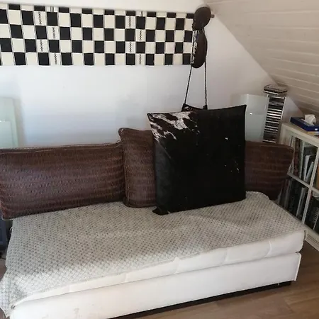 Naitarg Home, Aclens, One Family At A Time * Gollion