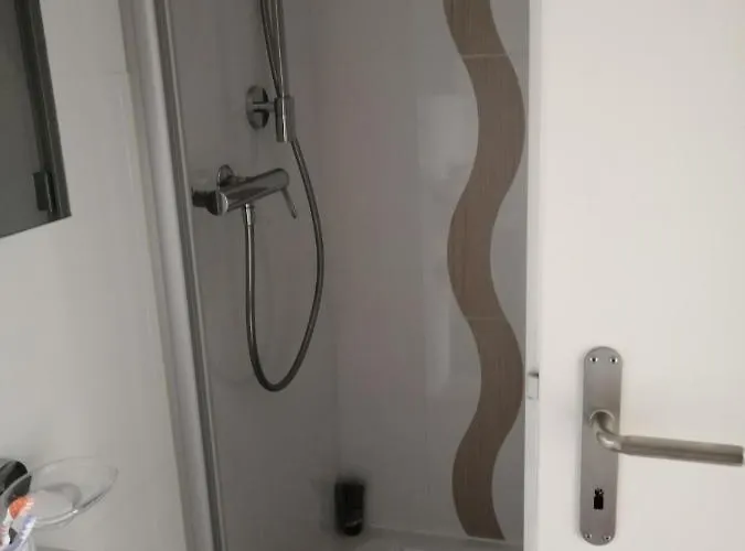 Naitarg Home, Aclens, One Family At A Time Appartement